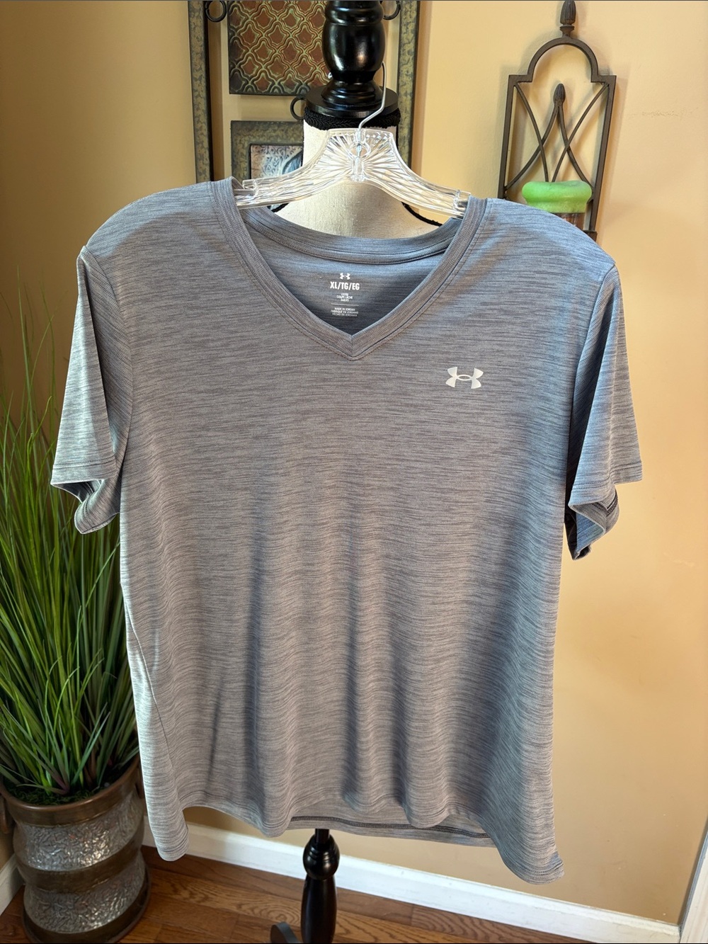 Under Armour Women's Light Heather Gray V-Neck Performance Tee